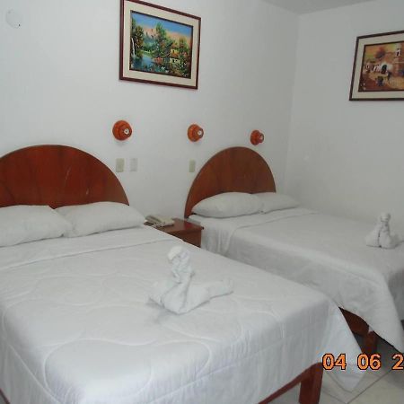 פיורה Hotel Bayovar מראה חיצוני תמונה