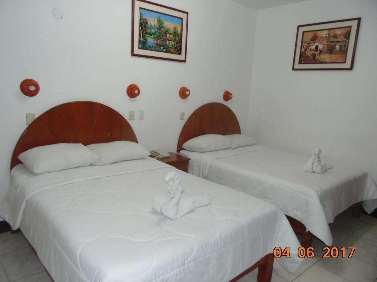פיורה Hotel Bayovar מראה חיצוני תמונה