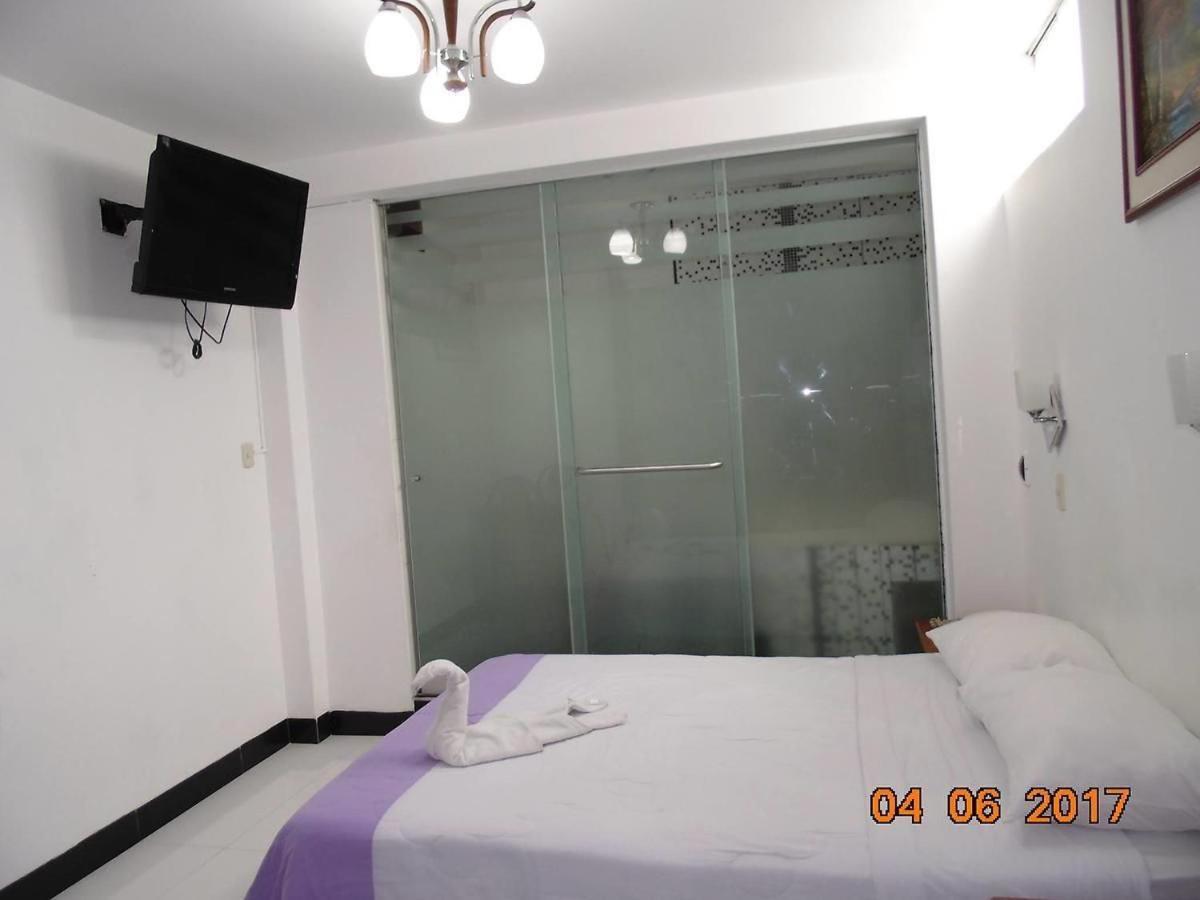 פיורה Hotel Bayovar מראה חיצוני תמונה