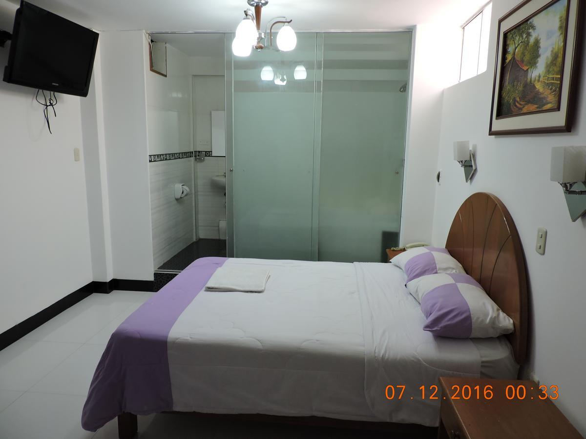 פיורה Hotel Bayovar מראה חיצוני תמונה