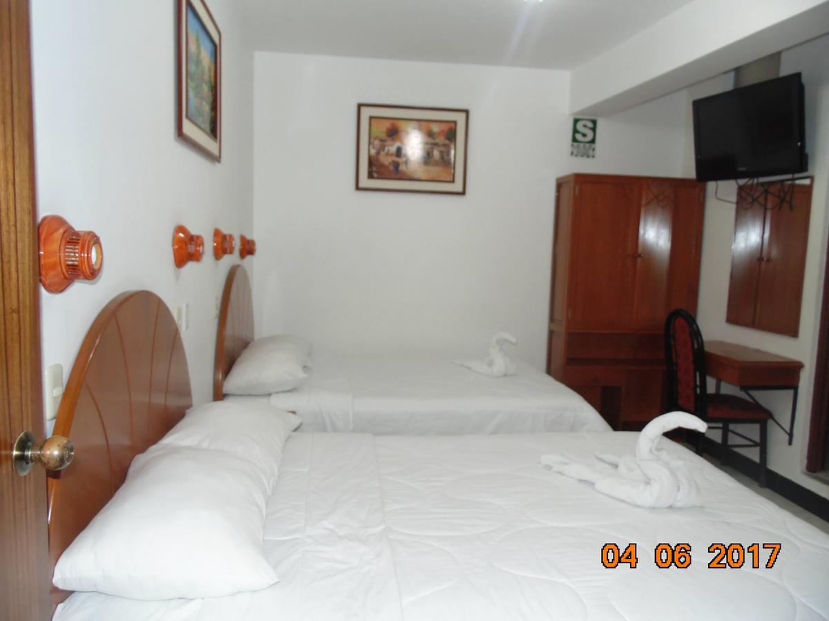 פיורה Hotel Bayovar מראה חיצוני תמונה