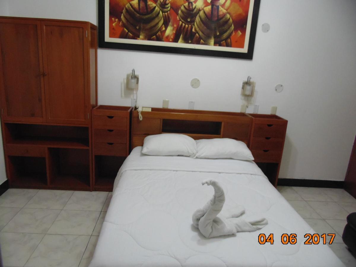 פיורה Hotel Bayovar מראה חיצוני תמונה